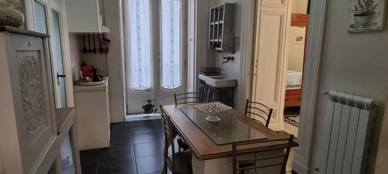 Dimora Donn'Alba Appartement Napels Buitenkant foto
